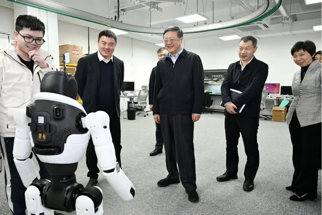 上海市委书记陈吉宁专题调研头号玩家官网机器人
